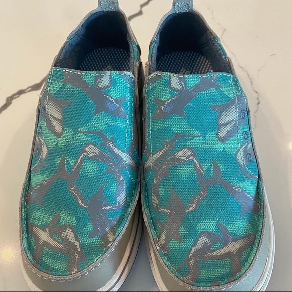 boys Columbia size 1 shoes have never been worn